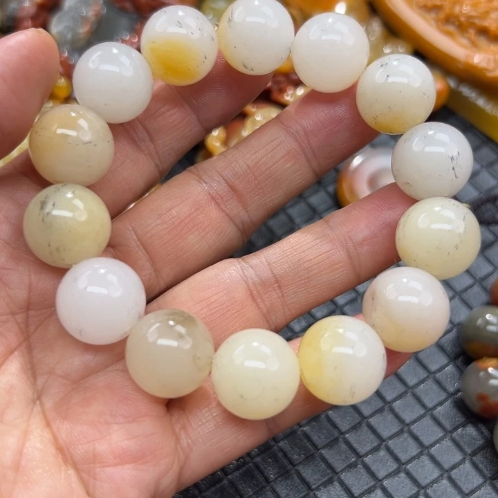石英质玉(黄龙玉)颈饰未镶嵌