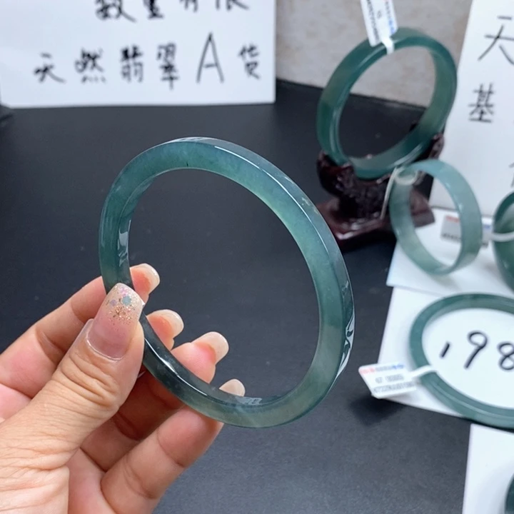 翡翠手镯未镶嵌64尺寸