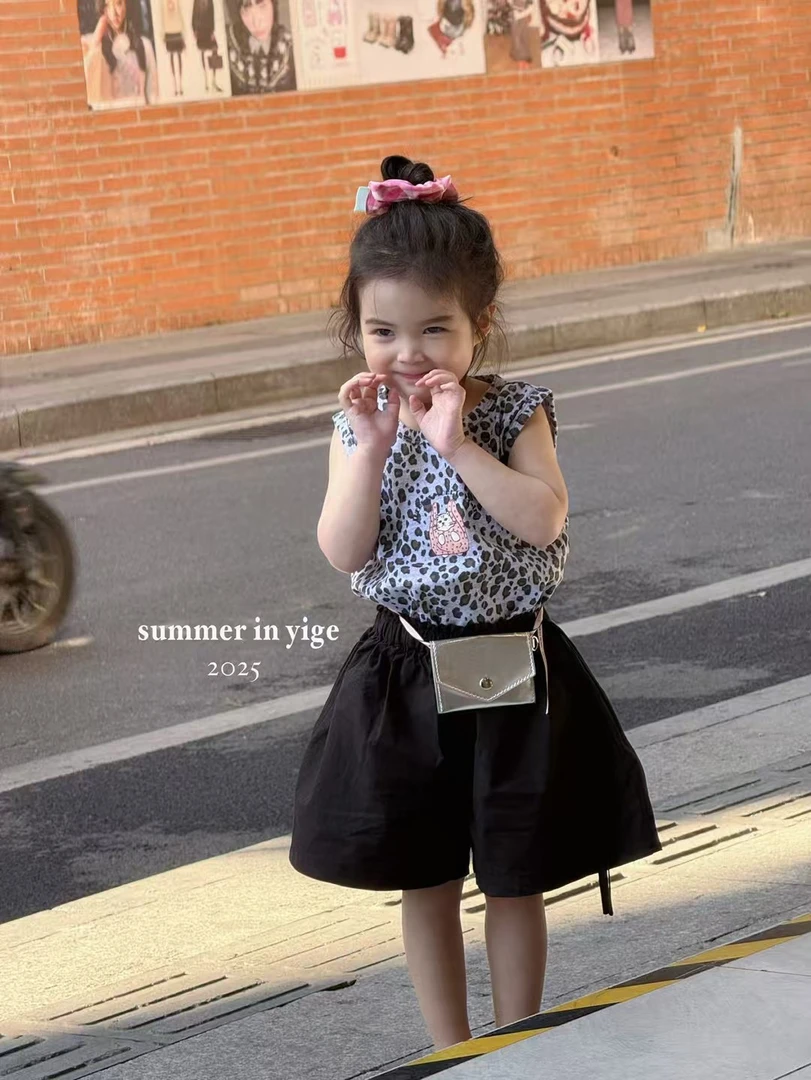 Yige豹纹纯棉无袖上衣搭配纯棉黑色小短裤韩版时尚女孩