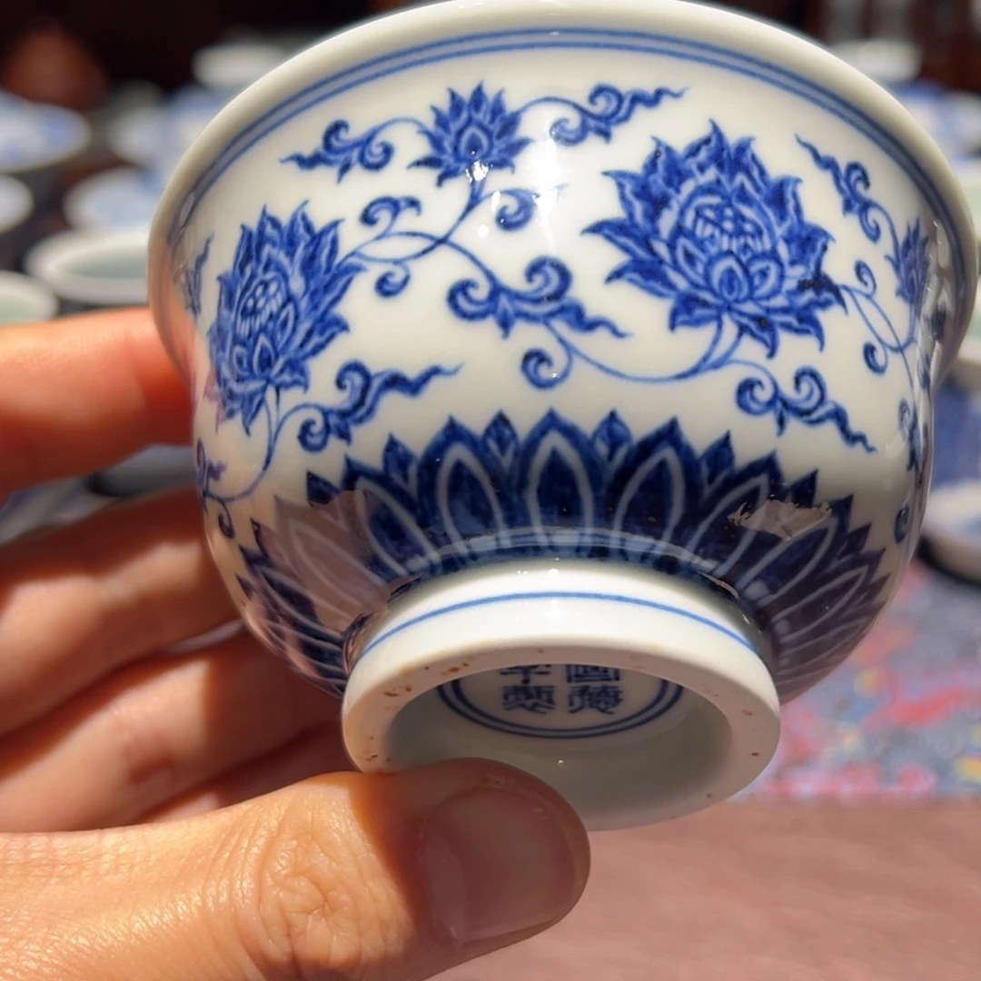 杯青花缠枝莲金刚莲压手杯口径约9.3厘米