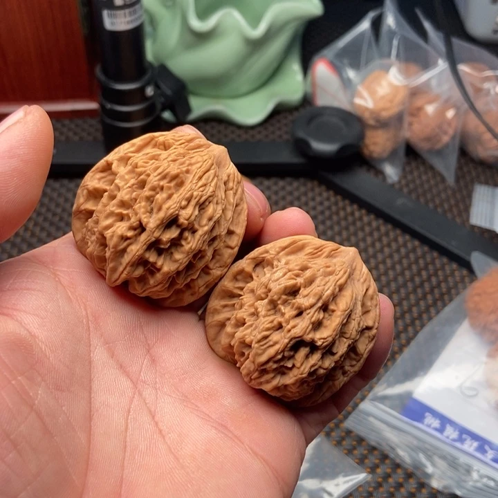 文玩核桃吊坠43虎头