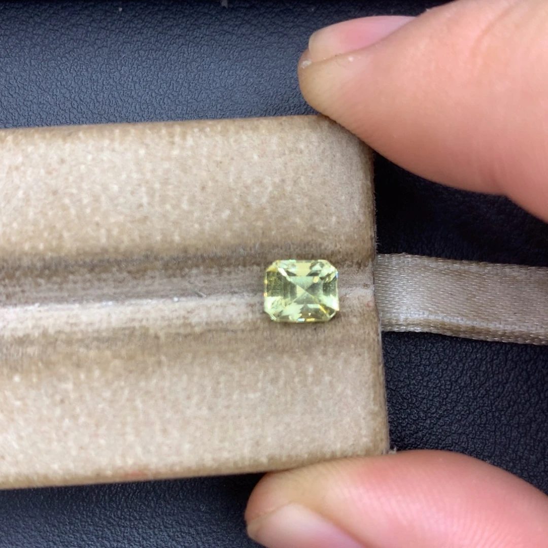 裸石金绿宝石1.56ct全净