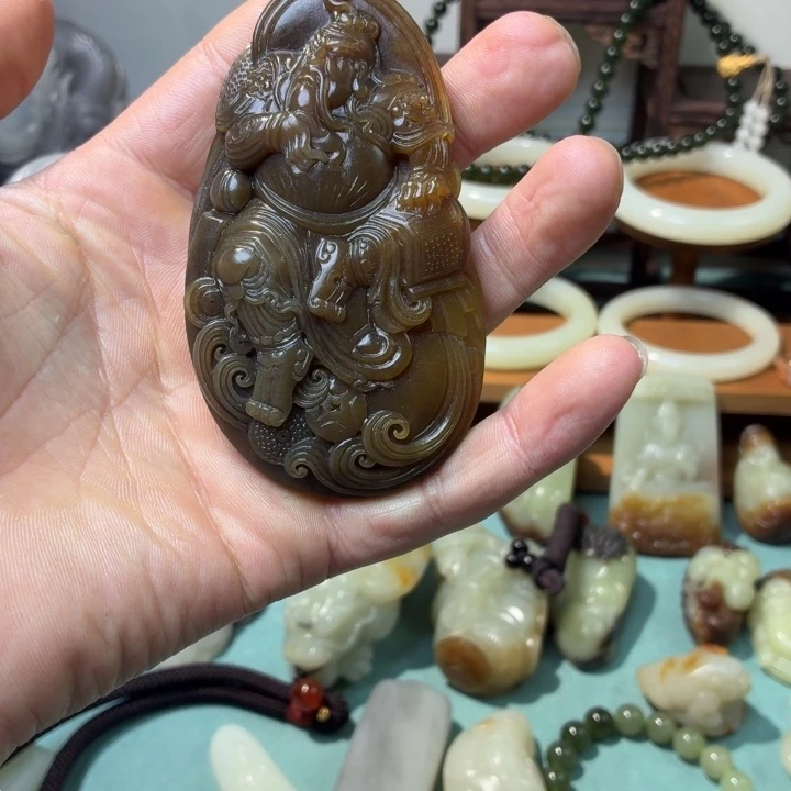 和田玉（糖玉）未镶嵌颈饰