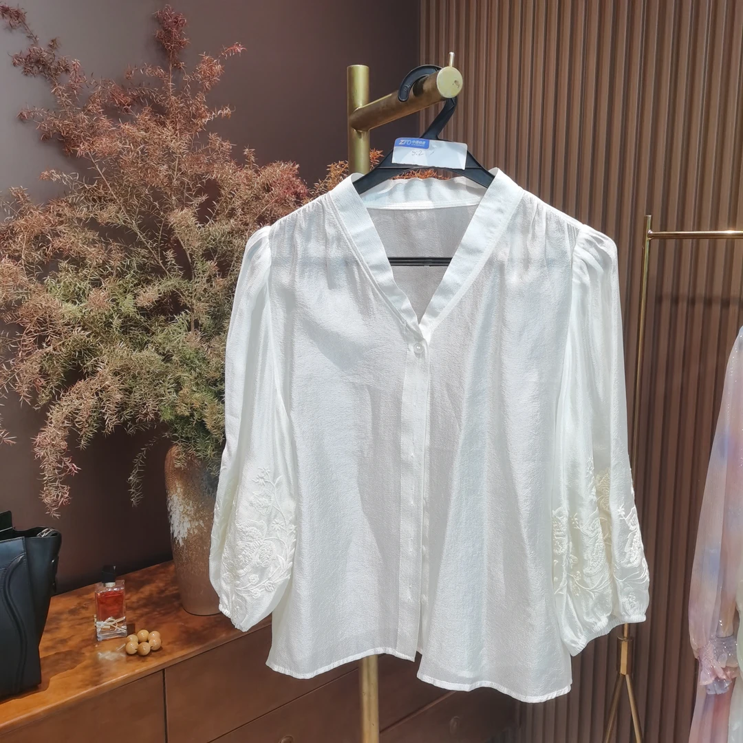 （整款）V领袖口刺绣上衣SY-009