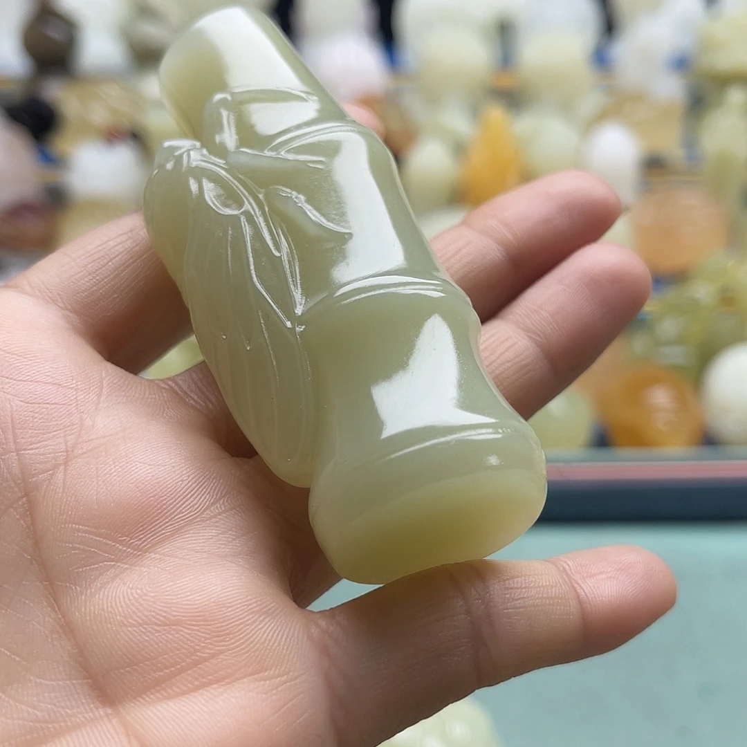 用***9玉天然桌面小摆件
