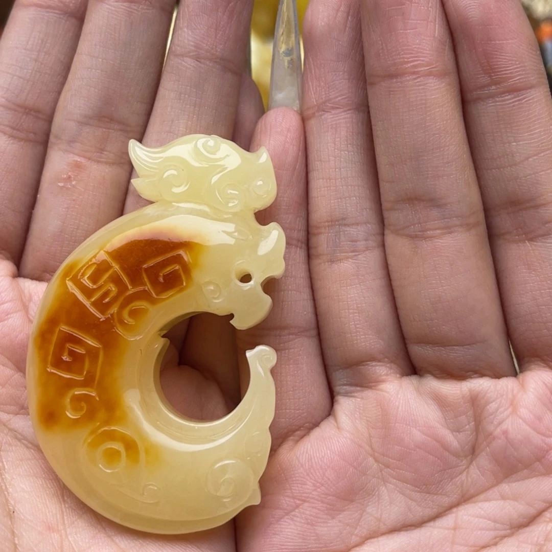 琥珀未镶嵌裸石蜜蜡雕刻件静