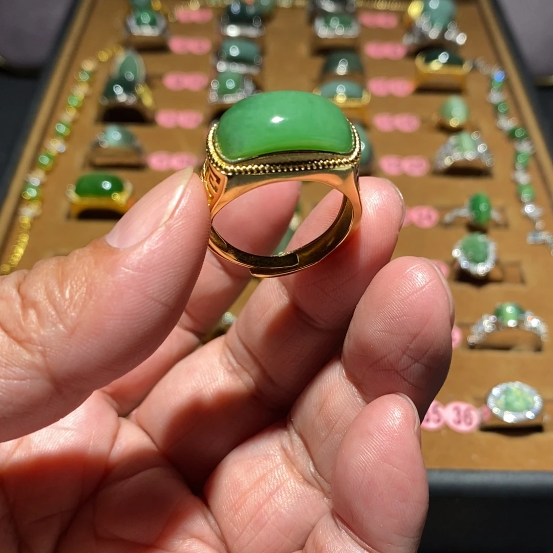 司***鱼和田玉未镶嵌戒指