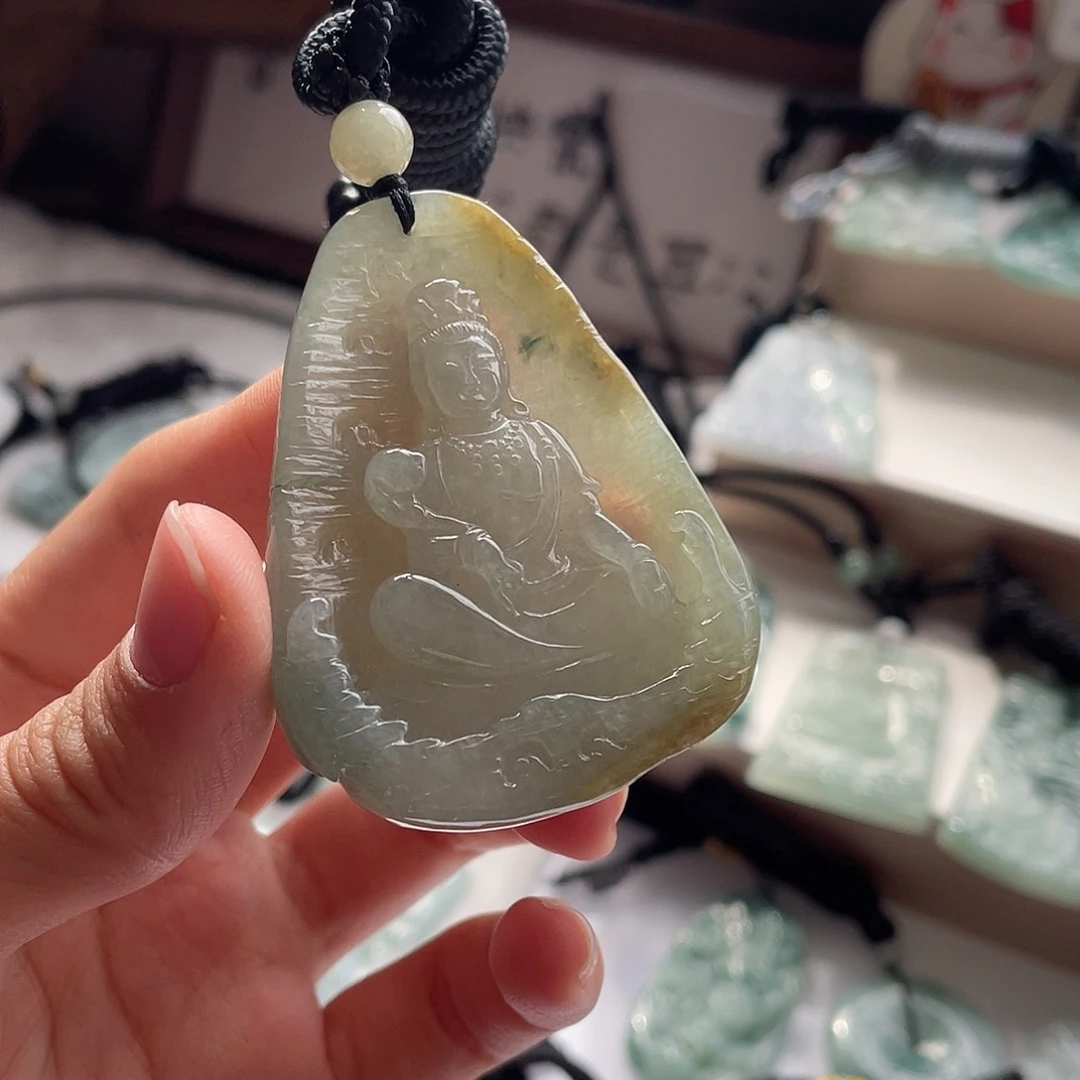 翡翠未镶嵌颈饰观音
