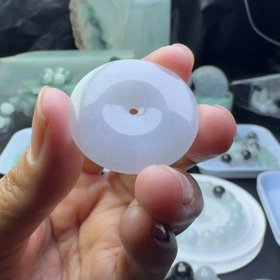 翡翠未镶嵌颈饰平安扣