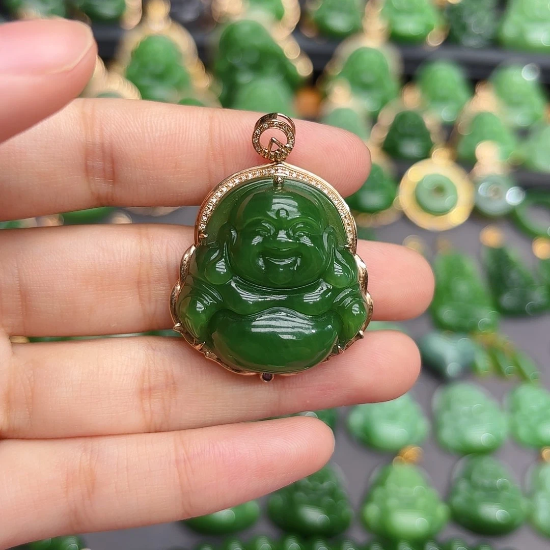 颈饰18K金镶嵌和田玉（碧玉）