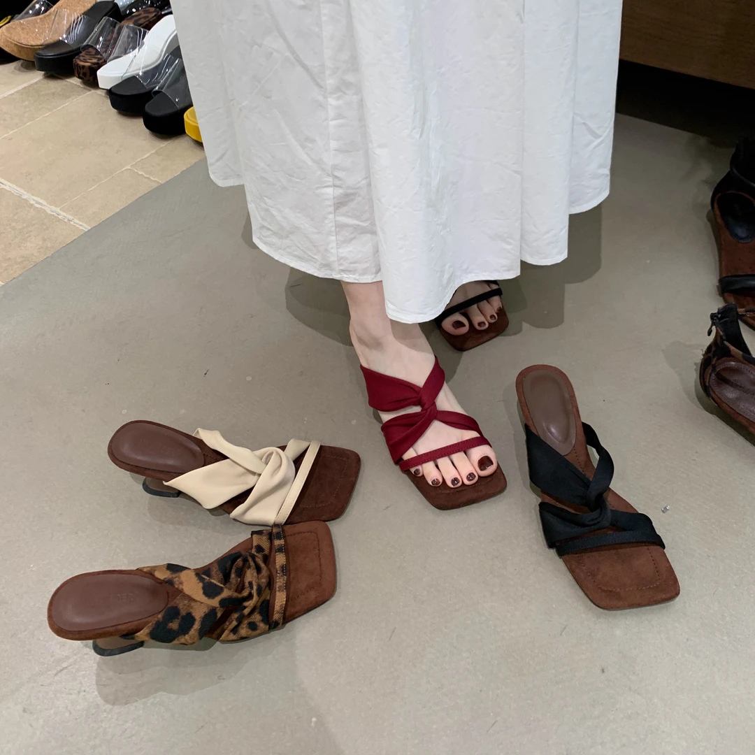 高级感小众粗跟露趾凉鞋法式小凉拖女夏外穿高跟拖鞋时尚复古女