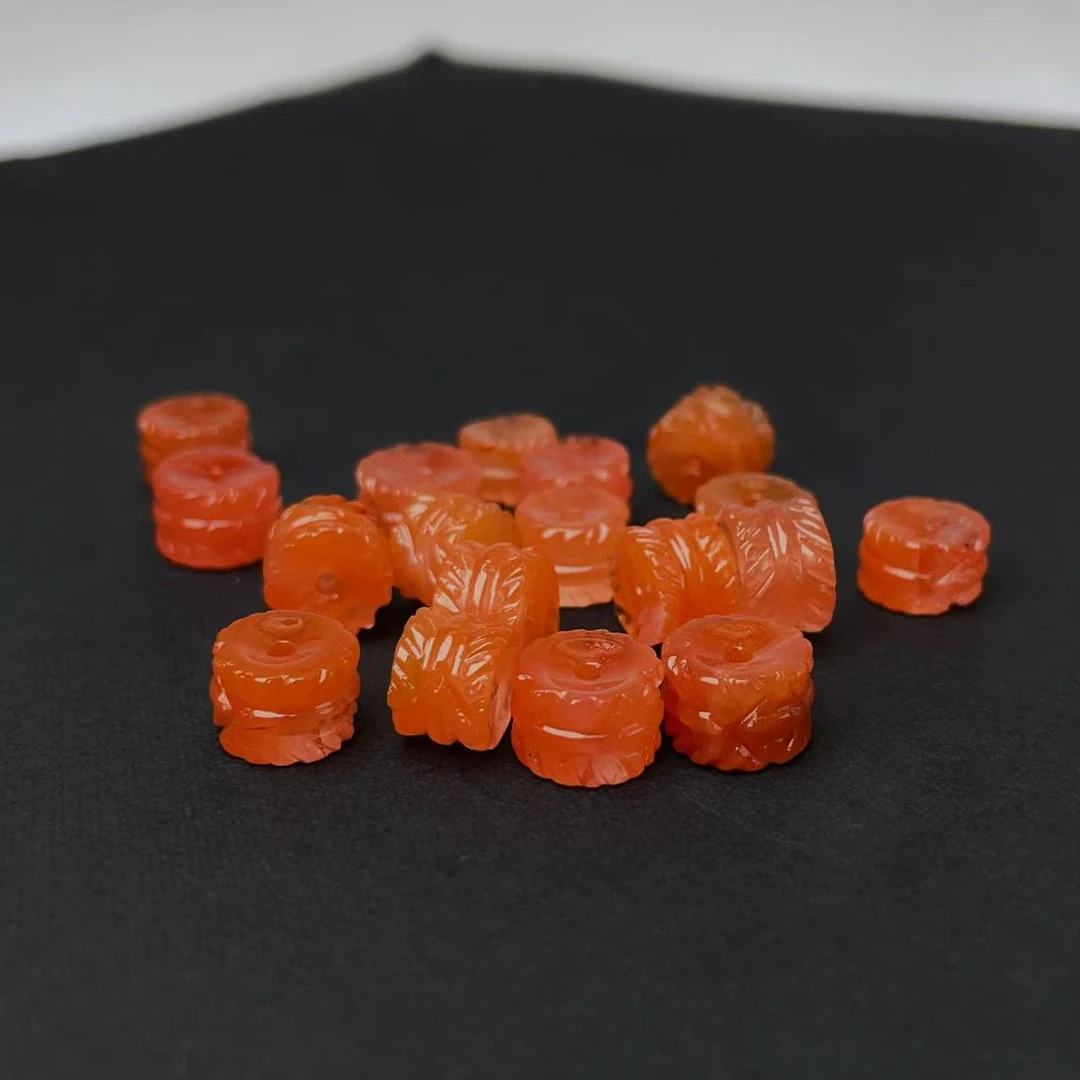 【萌宝饰品】A499天然南红冰飘羽毛扣隔珠通孔隔圈跑环约7-10mm+