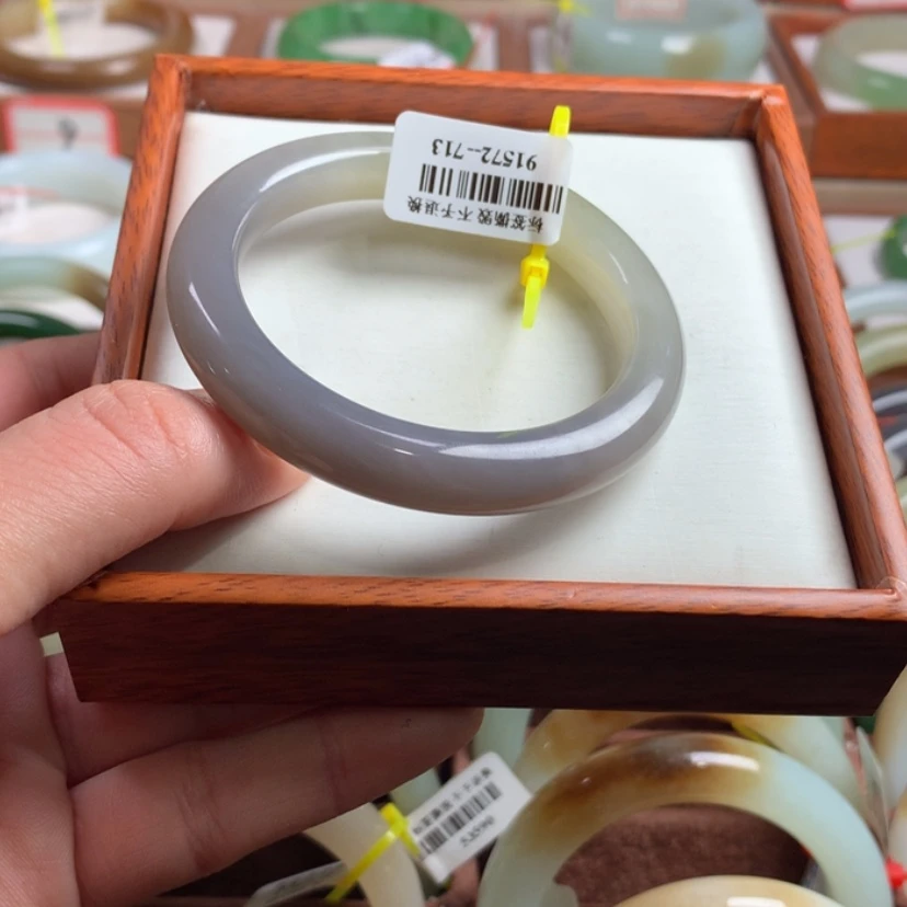 【闪购商品】和田玉手镯未镶嵌51