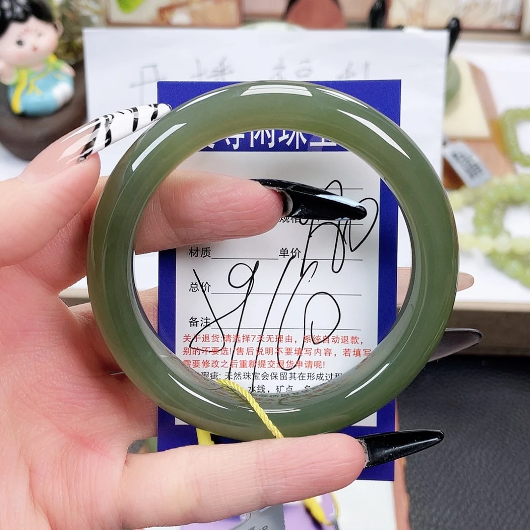 和田玉未镶嵌手镯