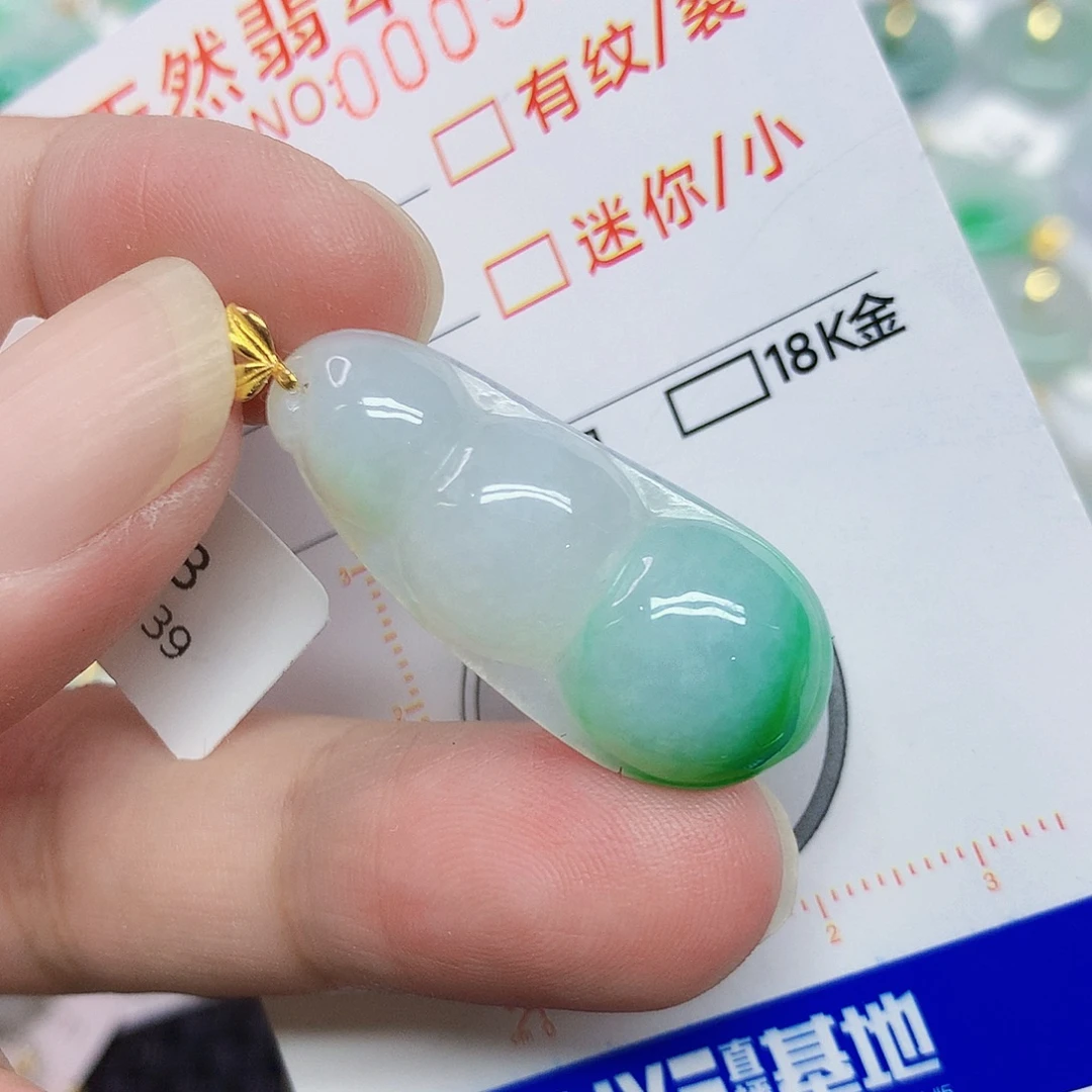翡翠18K金镶嵌颈饰豆子
