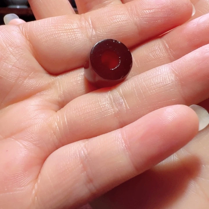 玛瑙/玉髓玛瑙。     珠子未镶嵌