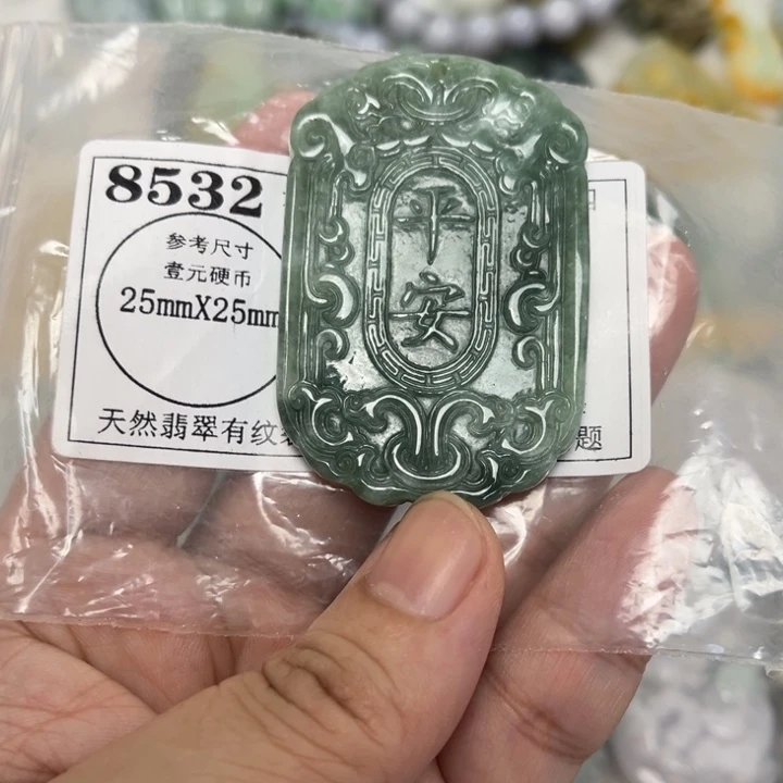 翡翠未镶嵌颈饰8532