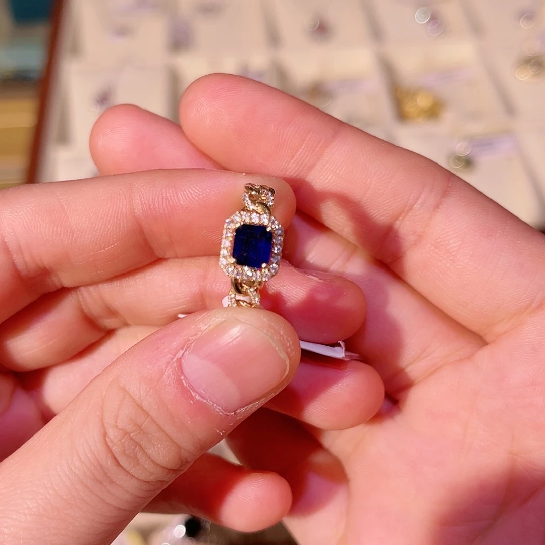 蓝宝石戒指18K金镶嵌