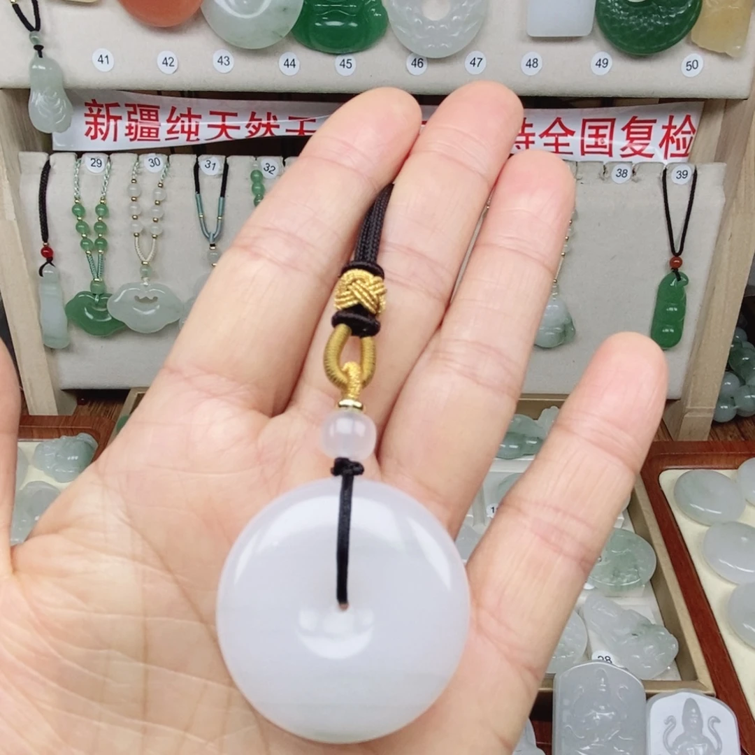 石英质玉（非洲翠）未镶嵌颈饰