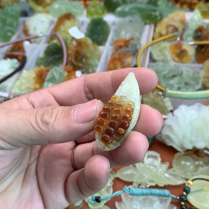 【闪购商品】蛇纹石玉颈饰未镶嵌