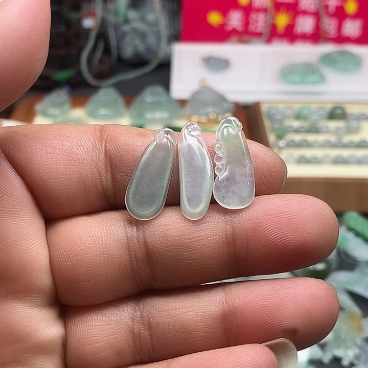 吊坠(不含链)未镶嵌翡翠一个80