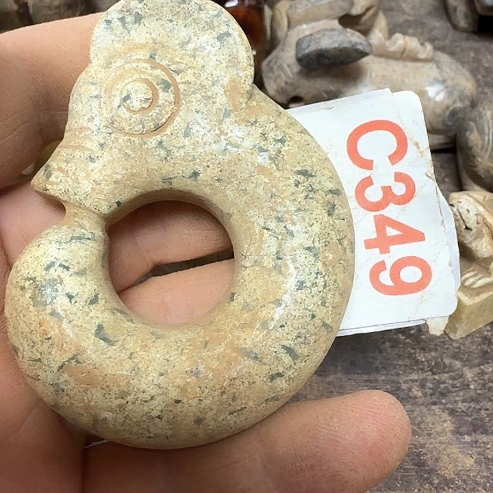 蛇纹石玉颈饰未镶嵌