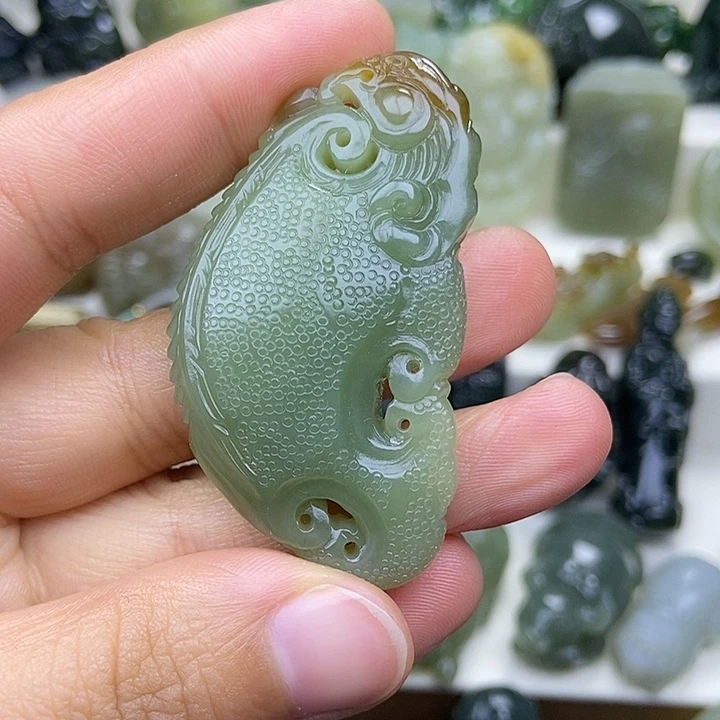 和田玉未镶嵌颈饰