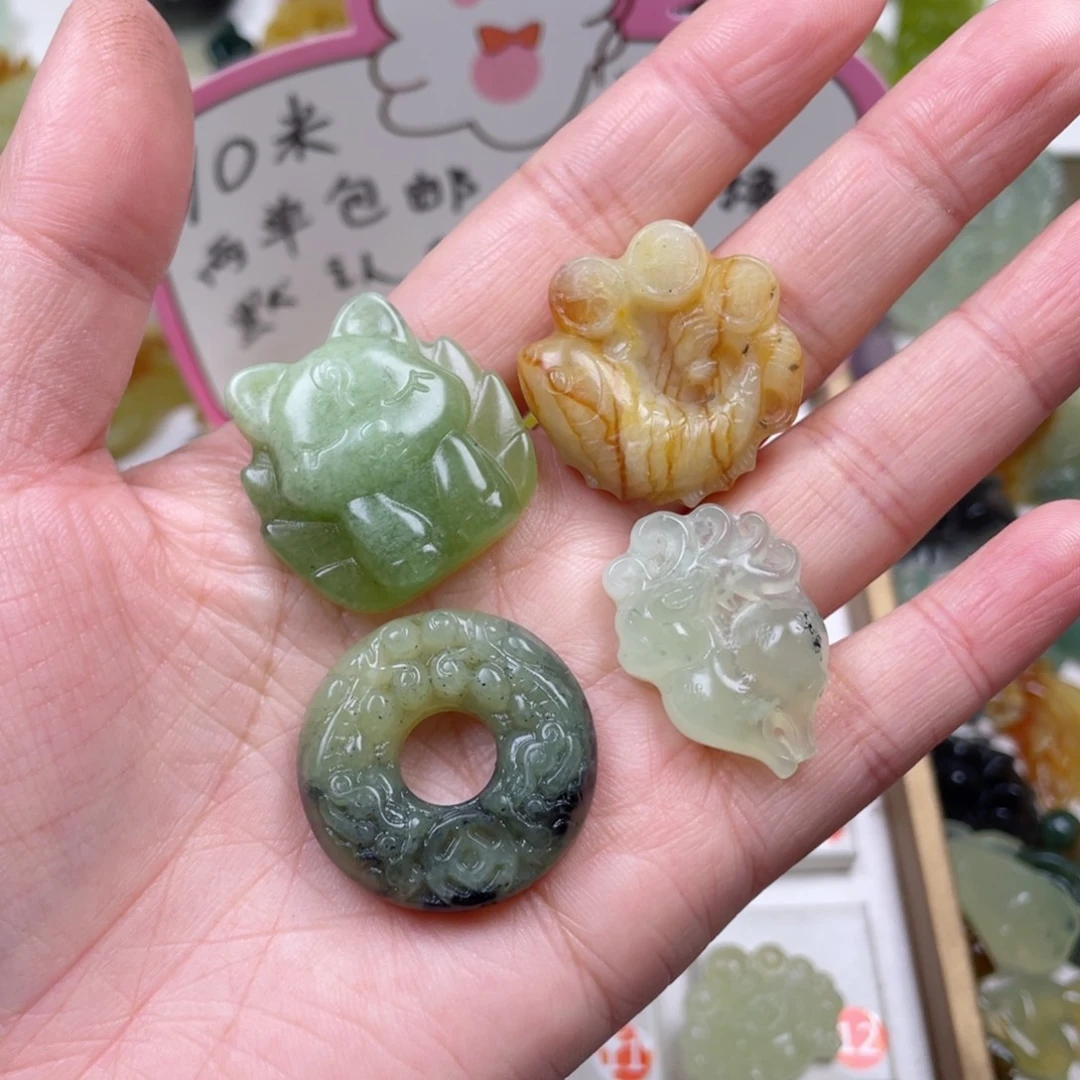 鲤***鱼蛇纹石玉未镶嵌颈饰