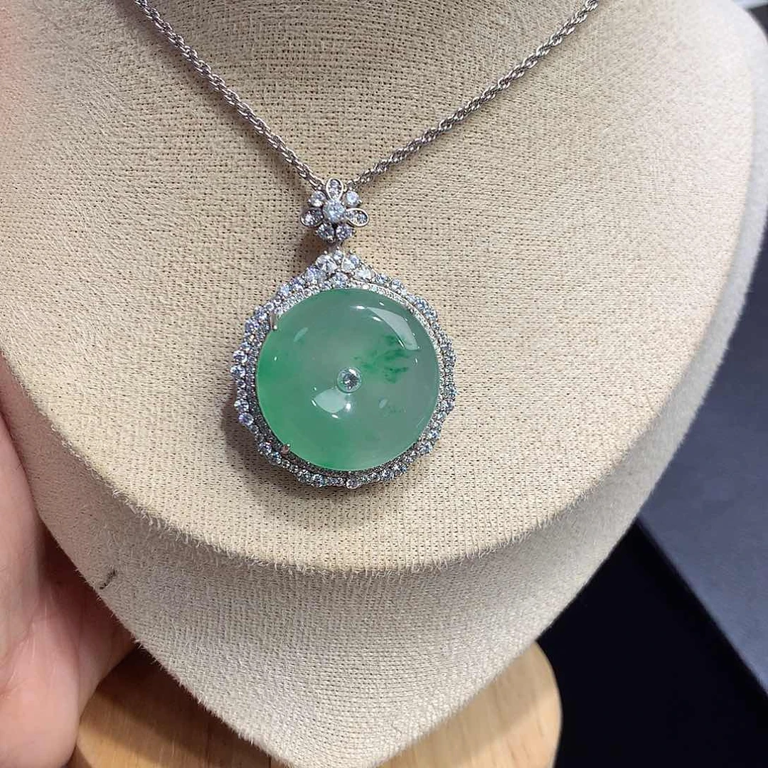 颈饰银S925镶嵌石英质玉（非洲翠）