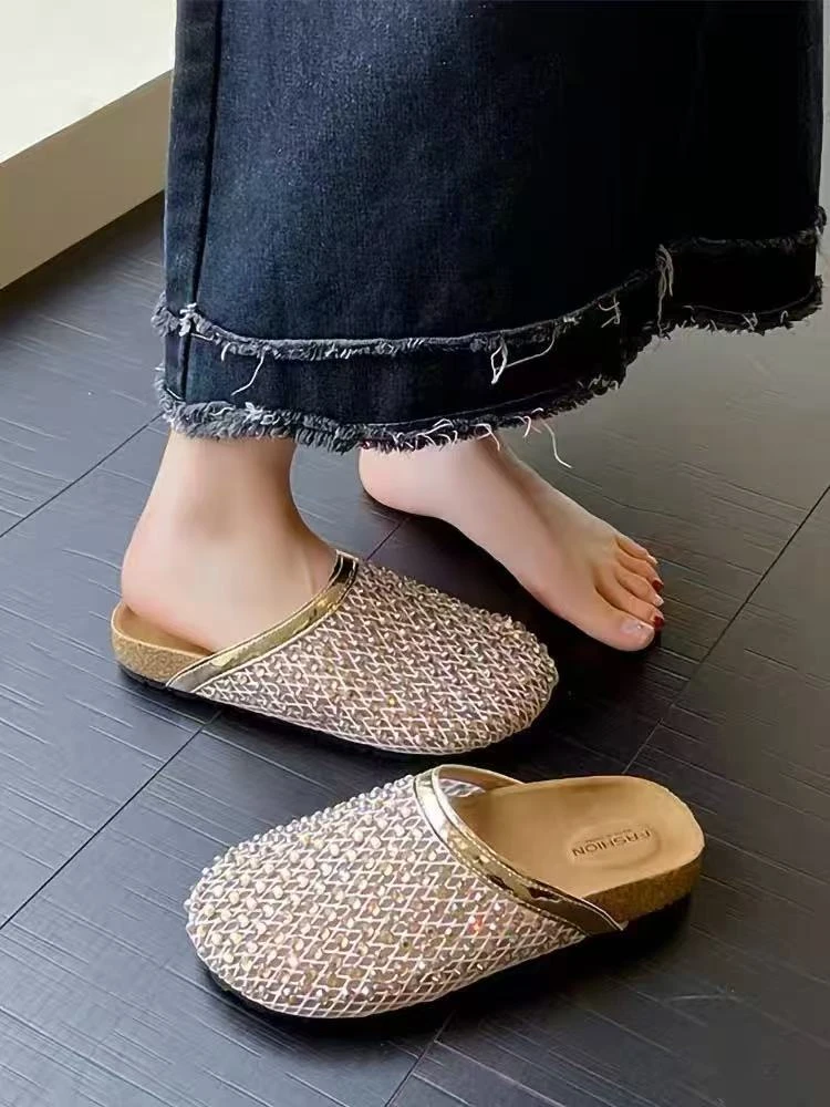 A06  夏季新款软底时尚百搭舒适包头镂空水钻平底休闲包头凉拖