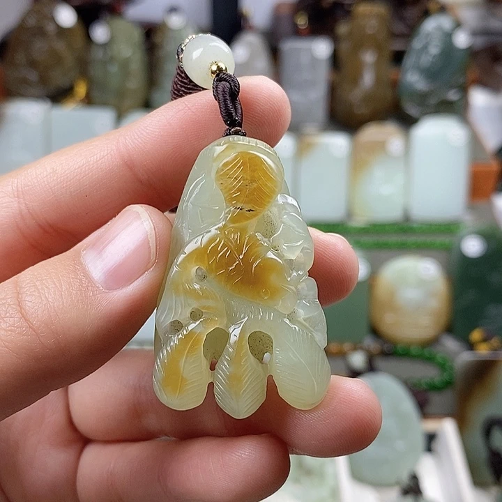 和田玉（糖玉）未镶嵌颈饰