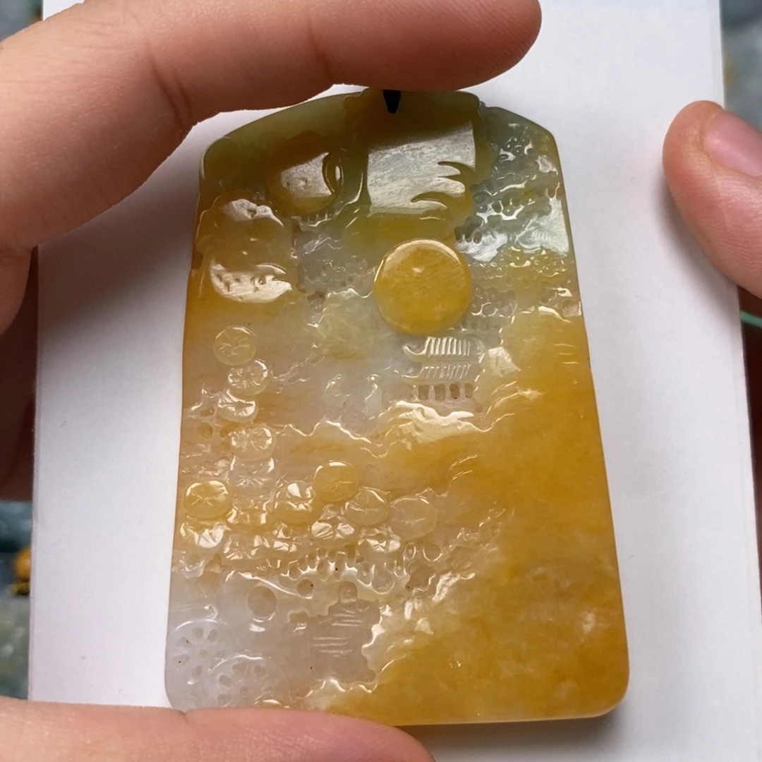 青***少翡翠未镶嵌颈饰翡翠