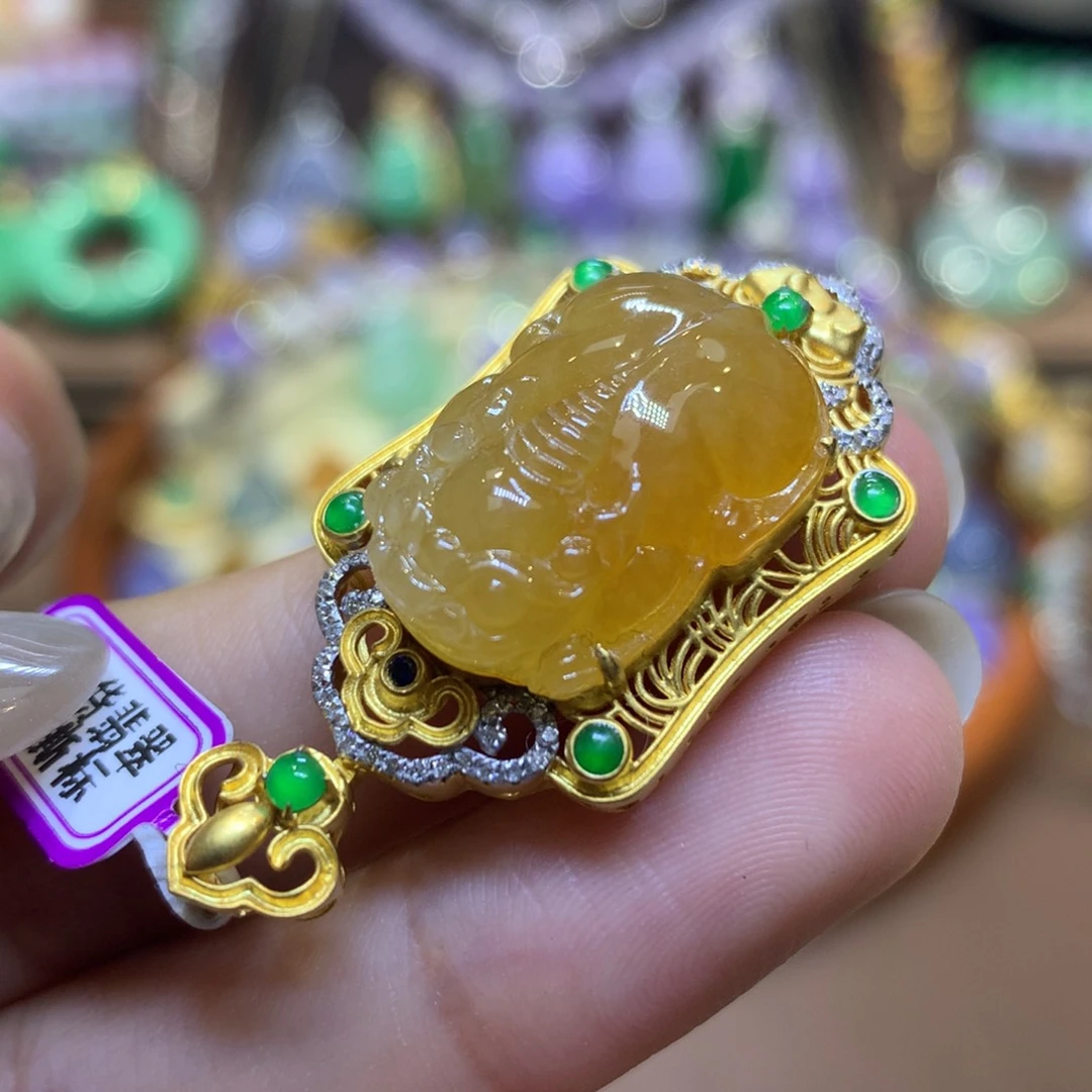 翡翠18K金镶嵌颈饰