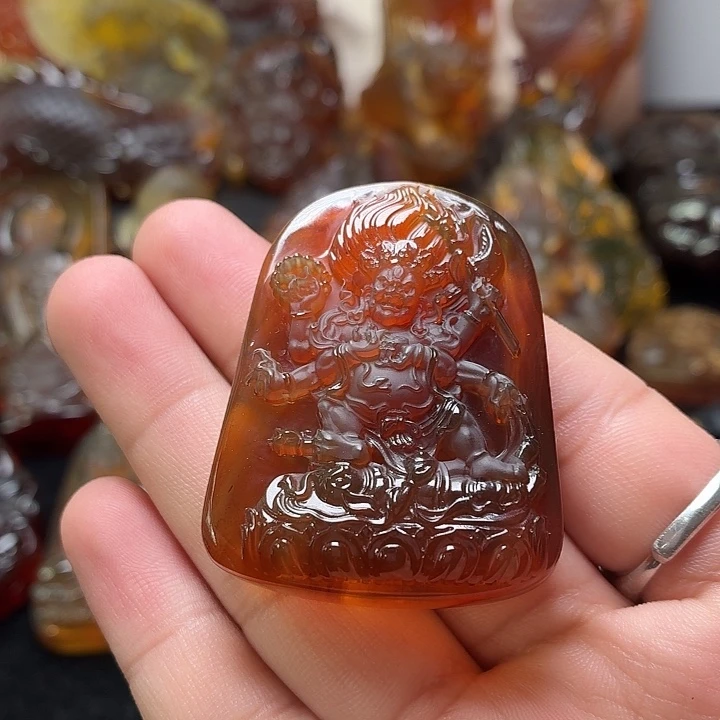 琥珀未镶嵌颈饰10