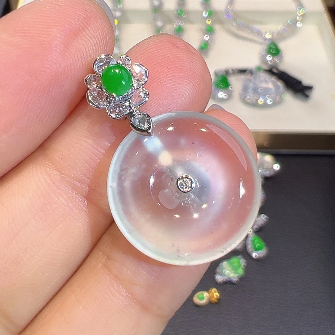 翡翠18K金镶嵌颈饰