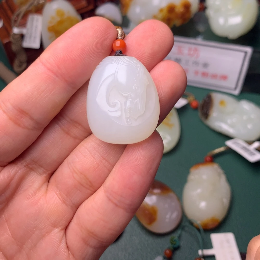 颈饰未镶嵌和田玉