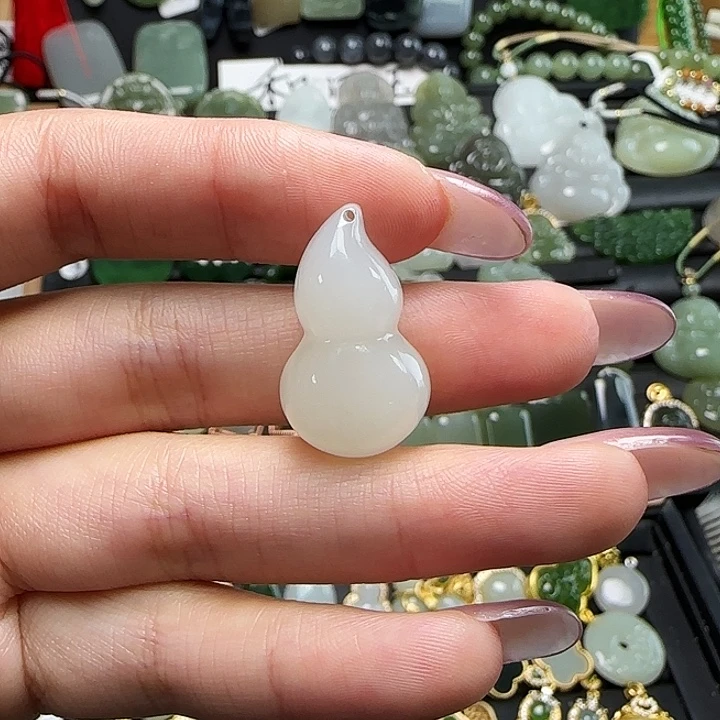 和田玉未镶嵌吊坠(赠链)