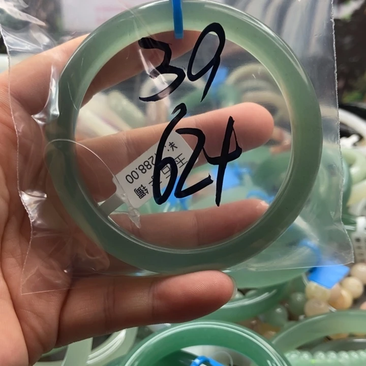 东陵石手镯未镶嵌