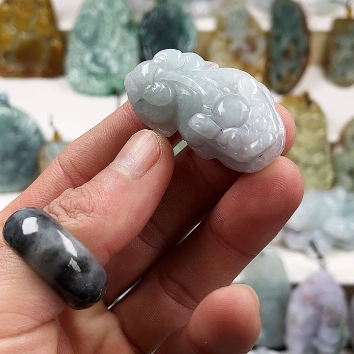 翡翠颈饰未镶嵌翡翠