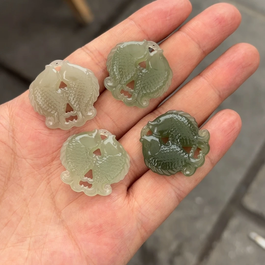 和田玉未镶嵌颈饰小鱼挂件28尺寸。拍一发一