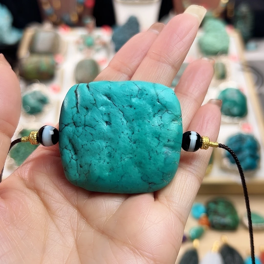 绿松石未镶嵌颈饰