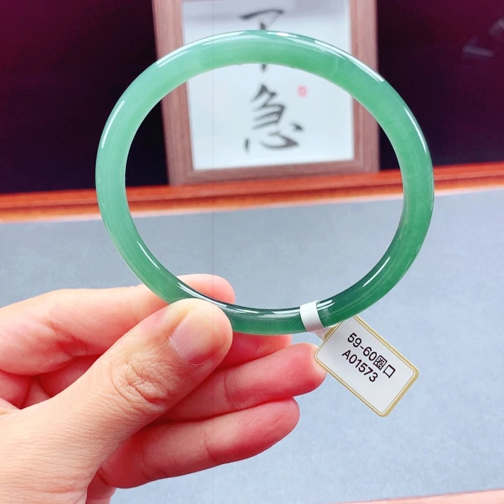 未镶嵌手镯翡翠圆镯