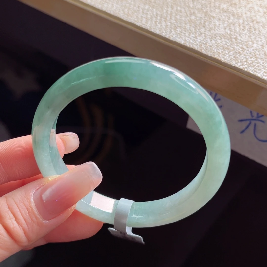 翡翠手镯未镶嵌手镯