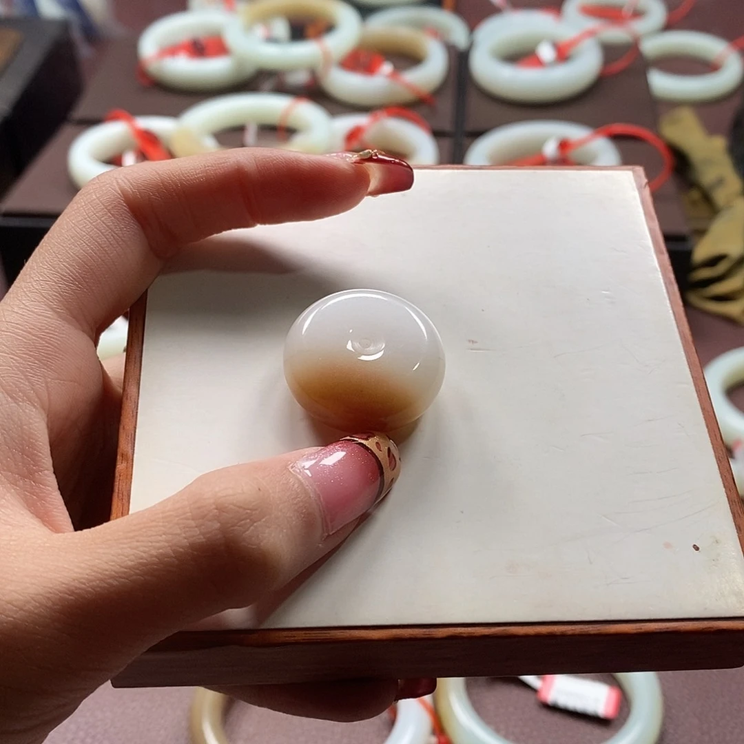 和田玉颈饰未镶嵌老*头