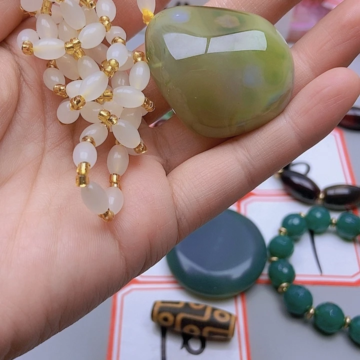 【闪购商品】玛瑙/玉髓珠宝半成品未镶嵌美**霞