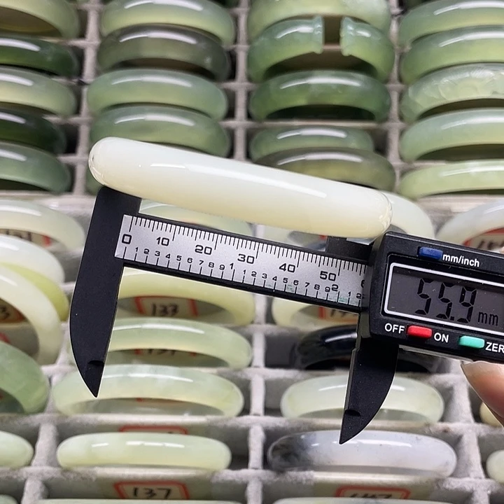 蛇纹石玉未镶嵌手镯140