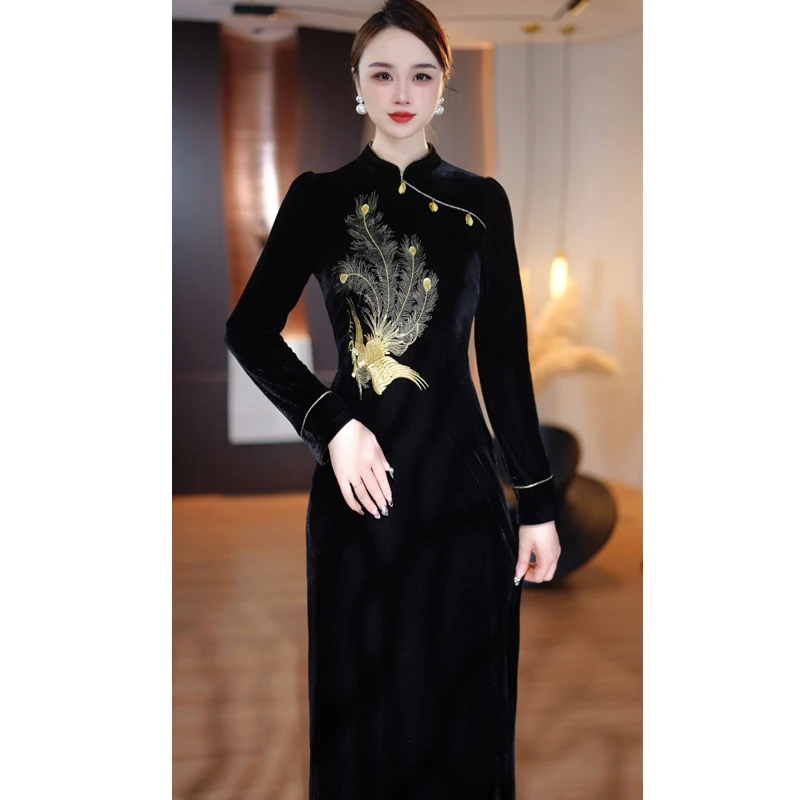 2025年日常新中式重工刺绣春装收腰显瘦气质大方丝绒轻奢连衣裙