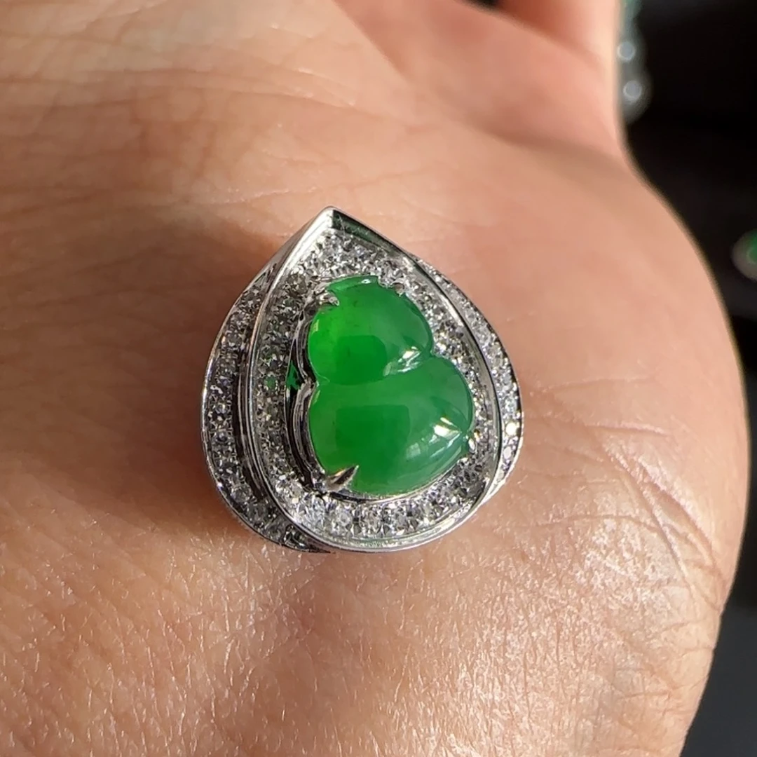 翡翠颈饰18K金镶嵌葫芦