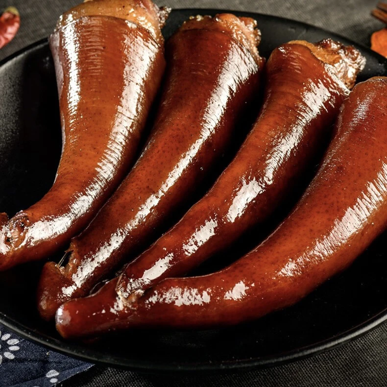 湖南特产腊猪尾巴 柴火烟熏下饭菜