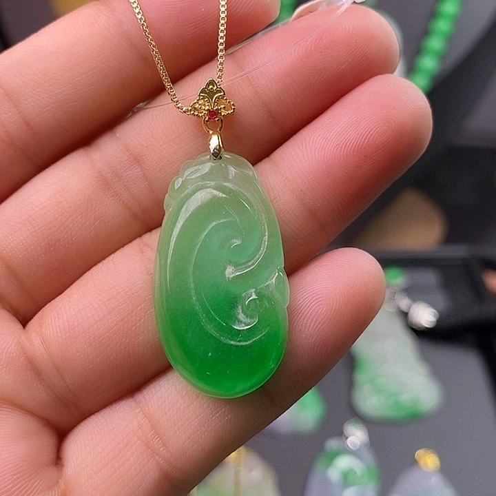 翡翠未镶嵌吊坠(赠链)